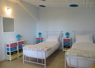 Mandelina Twin Bedroom